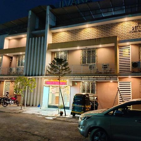 Hotel Nivara Navi Mumbai Kültér fotó